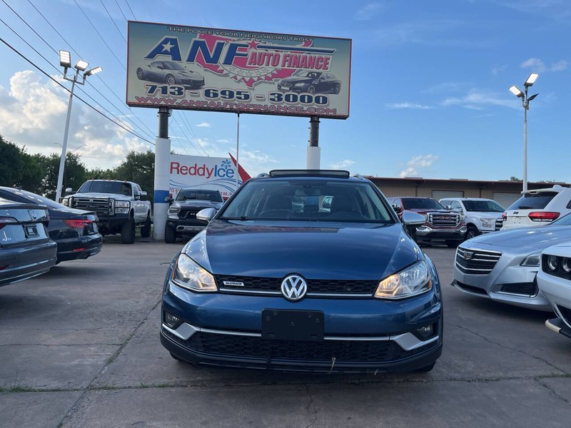 Volkswagen Golf Alltrack Vehicle Image 02