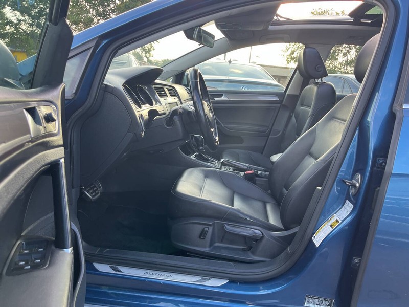Volkswagen Golf Alltrack Vehicle Image 07