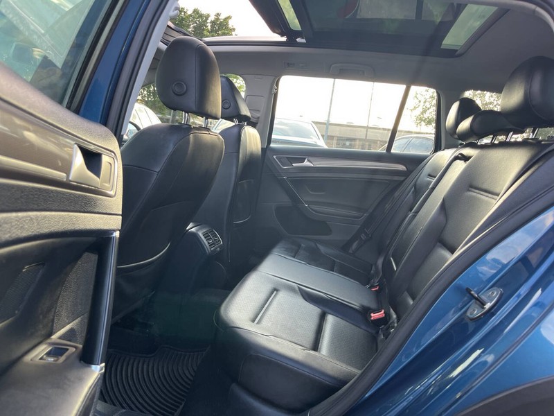 Volkswagen Golf Alltrack Vehicle Image 08