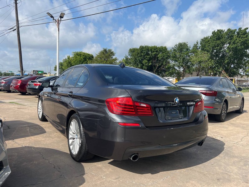 BMW 5 Series Vehicle Image 03