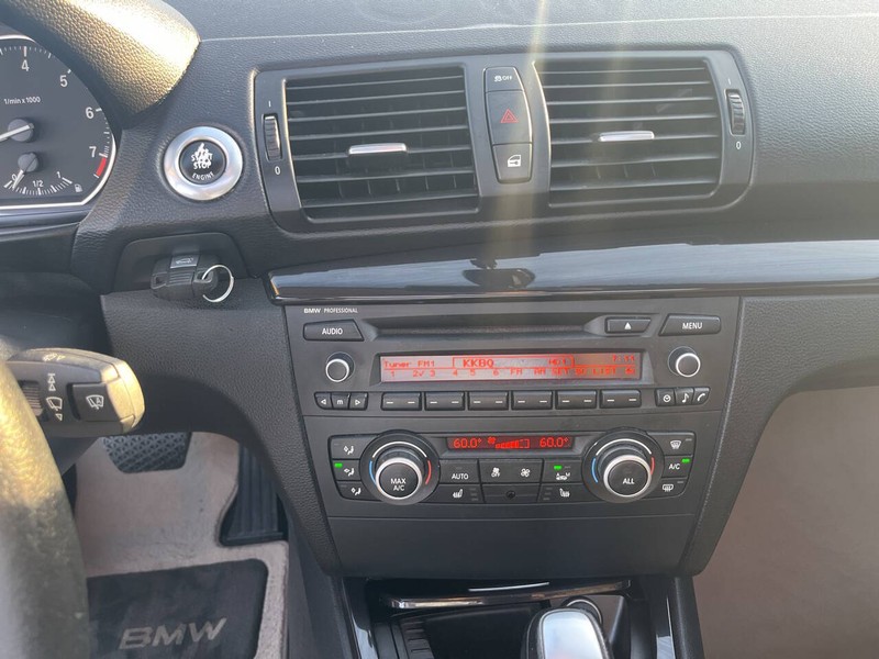 BMW 1 Series Vehicle Image 09