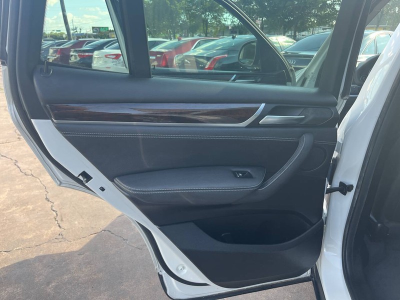 BMW X3 Vehicle Image 13