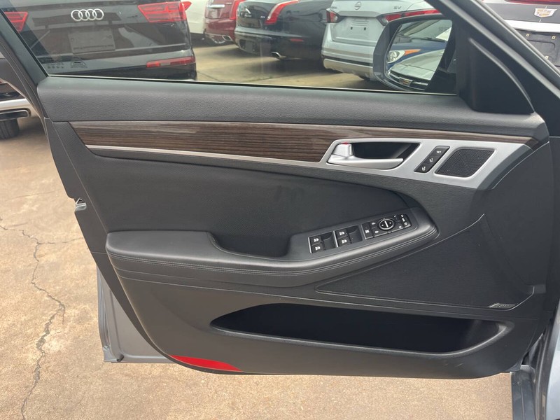 Genesis G80 Vehicle Image 05