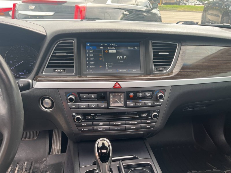 Genesis G80 Vehicle Image 09