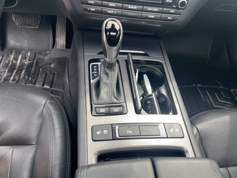 Genesis G80 Vehicle Image 10
