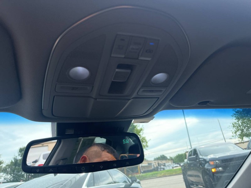 Genesis G80 Vehicle Image 11