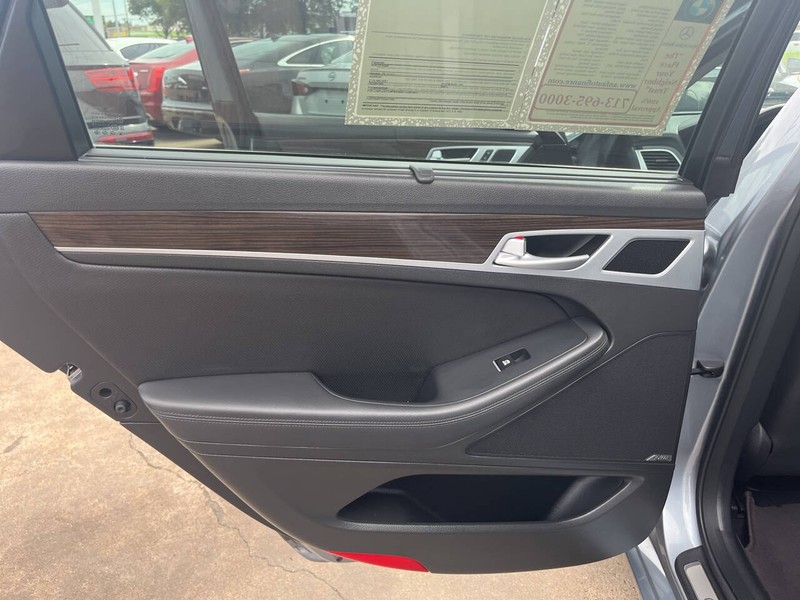 Genesis G80 Vehicle Image 12