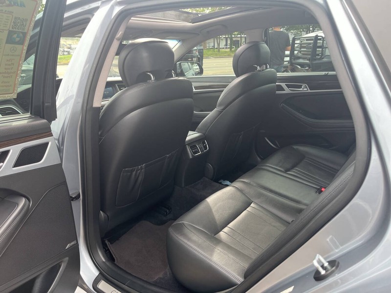 Genesis G80 Vehicle Image 13