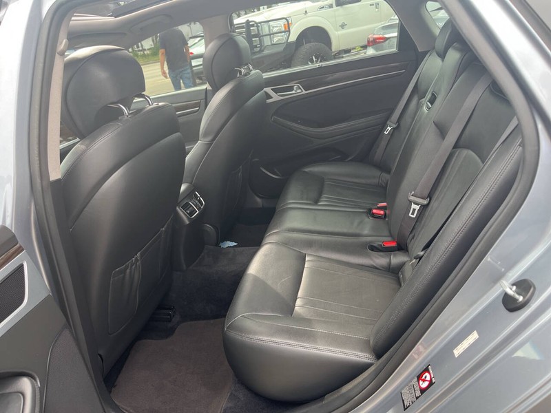 Genesis G80 Vehicle Image 14