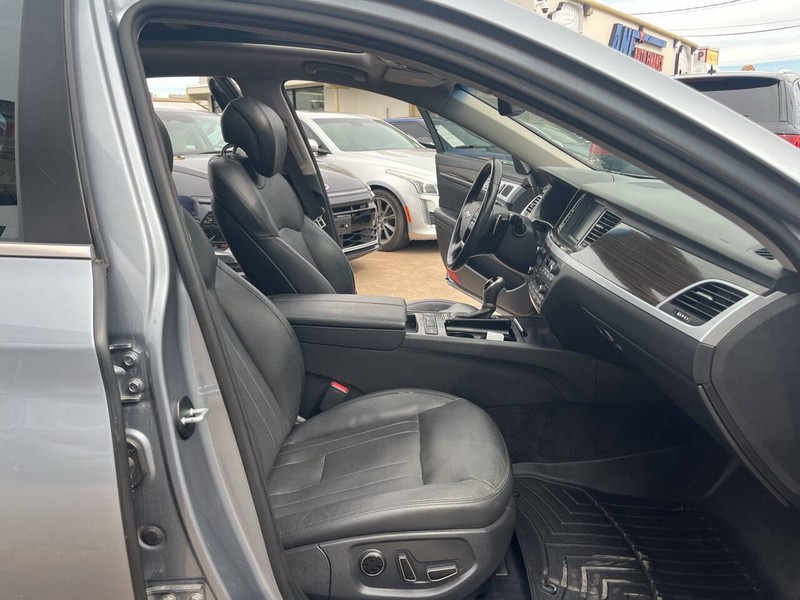 Genesis G80 Vehicle Image 17