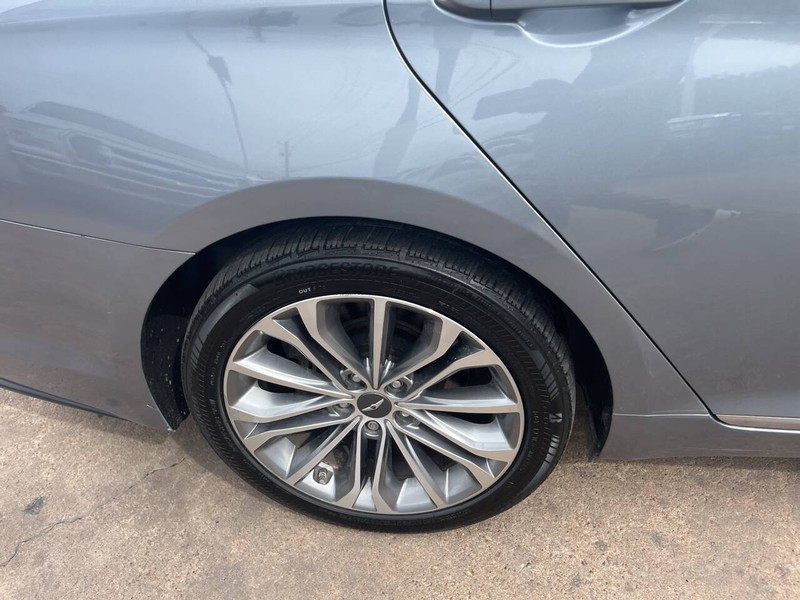 Genesis G80 Vehicle Image 18