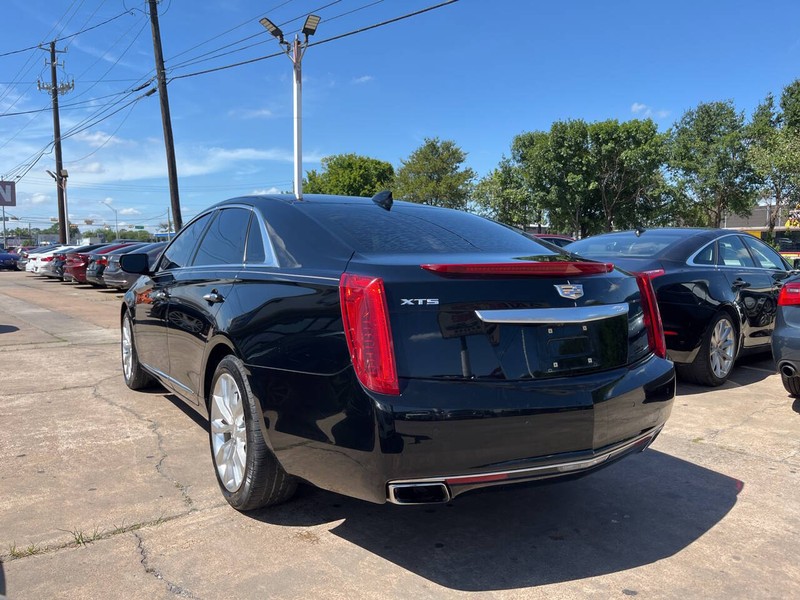 Cadillac XTS Vehicle Image 03