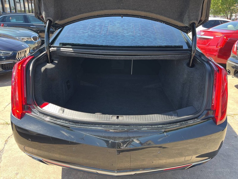 Cadillac XTS Vehicle Image 11