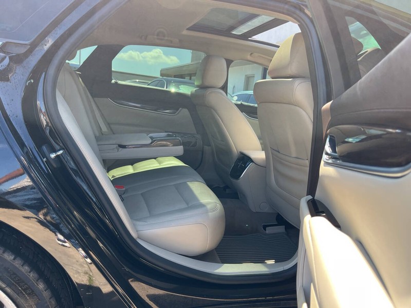 Cadillac XTS Vehicle Image 13
