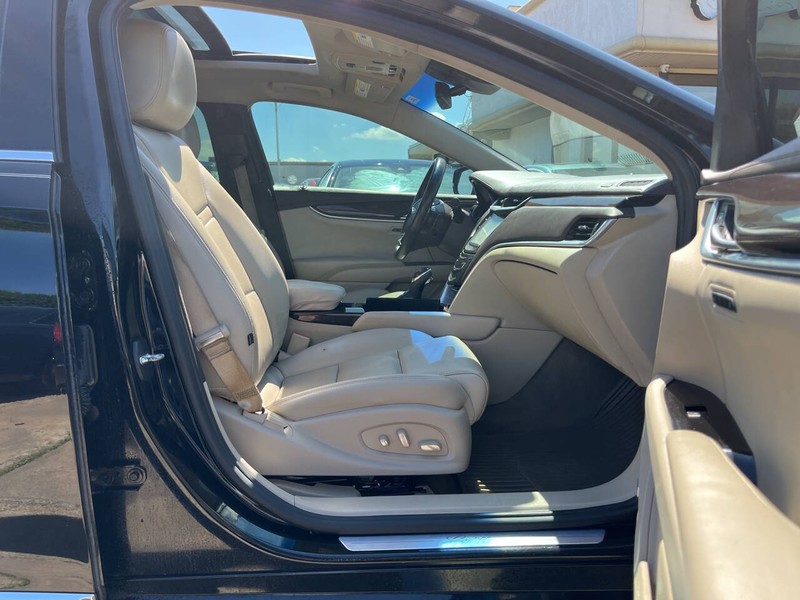 Cadillac XTS Vehicle Image 14