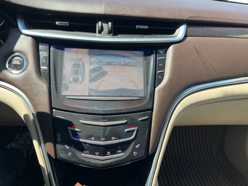 Cadillac XTS Vehicle Image 15