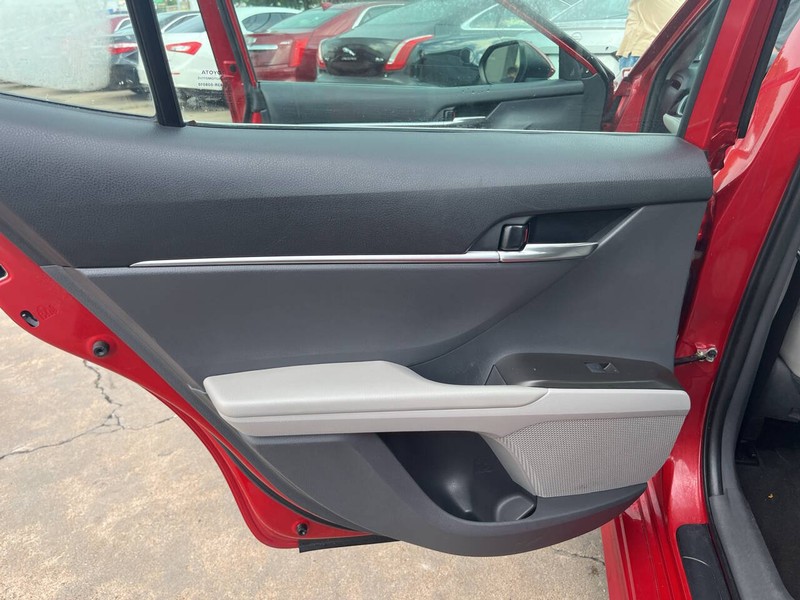 Toyota Camry Vehicle Image 13