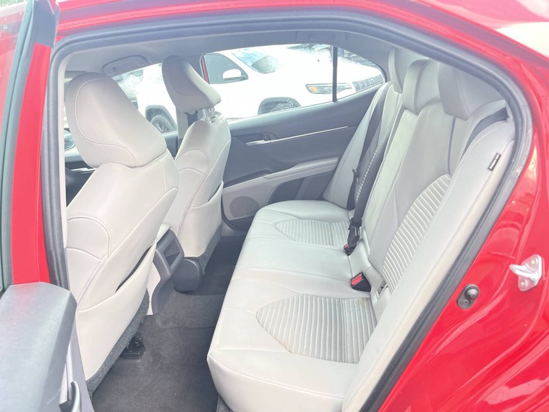 Toyota Camry Vehicle Image 16