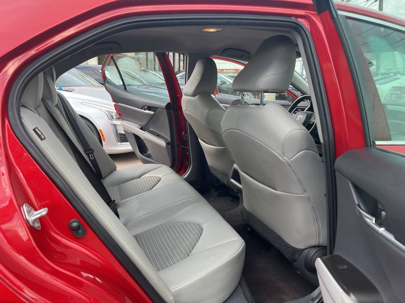 Toyota Camry Vehicle Image 17