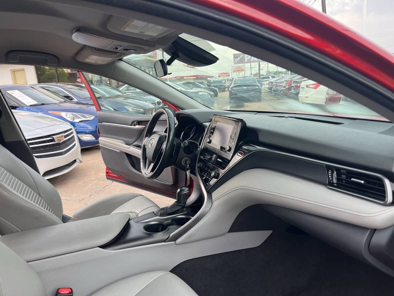 Toyota Camry Vehicle Image 18