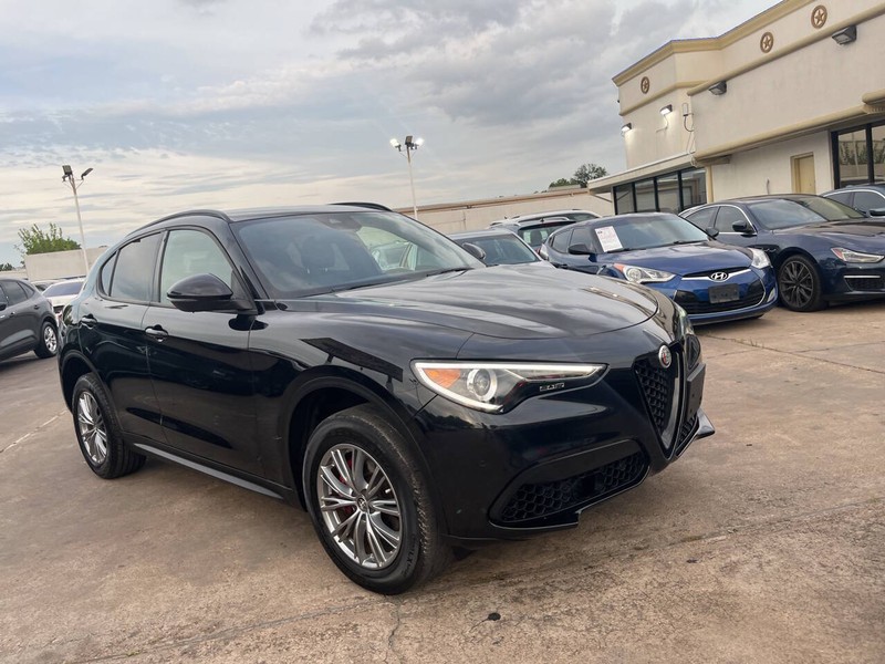 Alfa Romeo Stelvio Vehicle Image 03