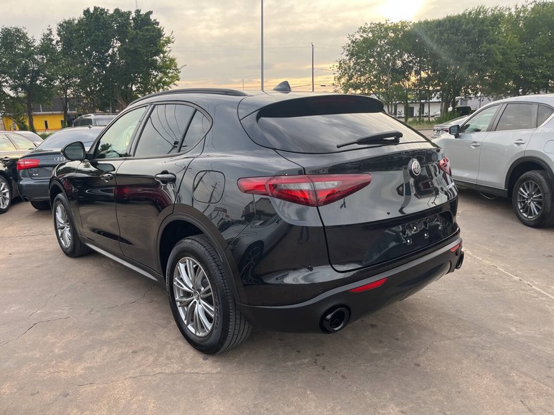 Alfa Romeo Stelvio Vehicle Image 05