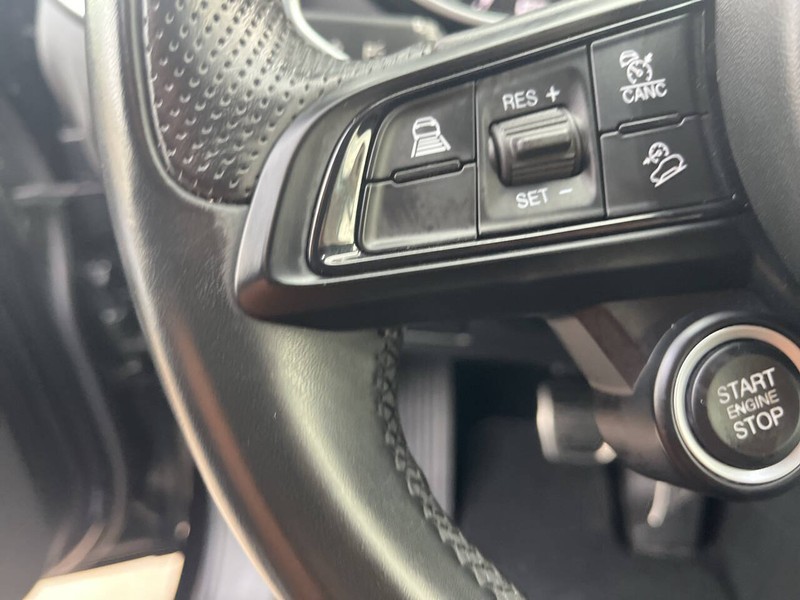 Alfa Romeo Stelvio Vehicle Image 10