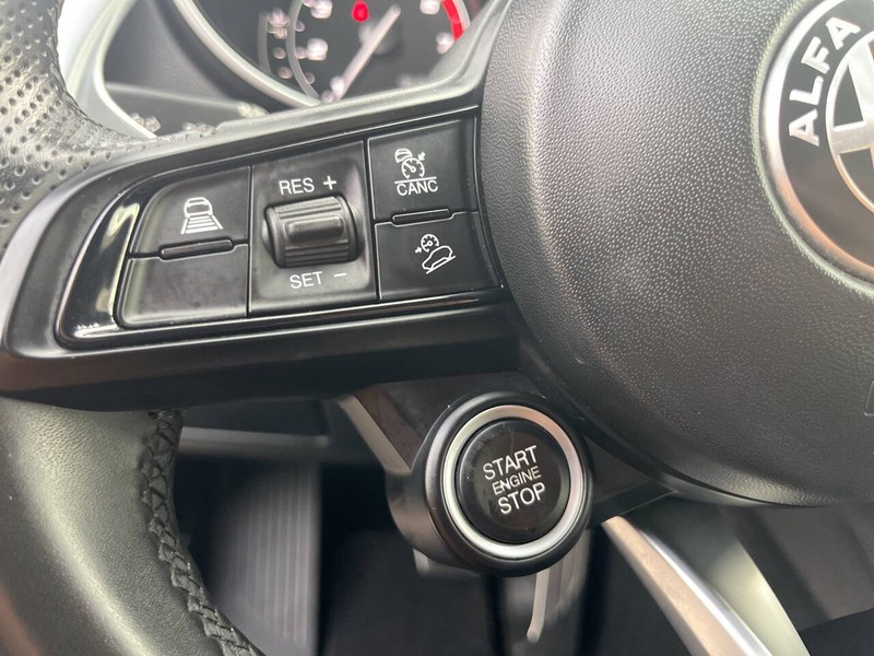 Alfa Romeo Stelvio Vehicle Image 11
