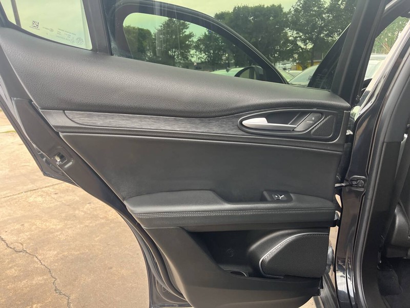 Alfa Romeo Stelvio Vehicle Image 14