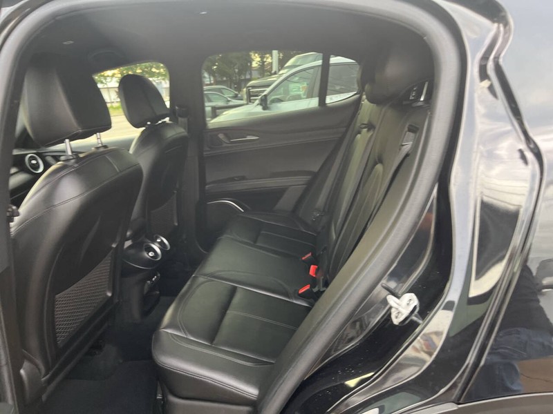 Alfa Romeo Stelvio Vehicle Image 16