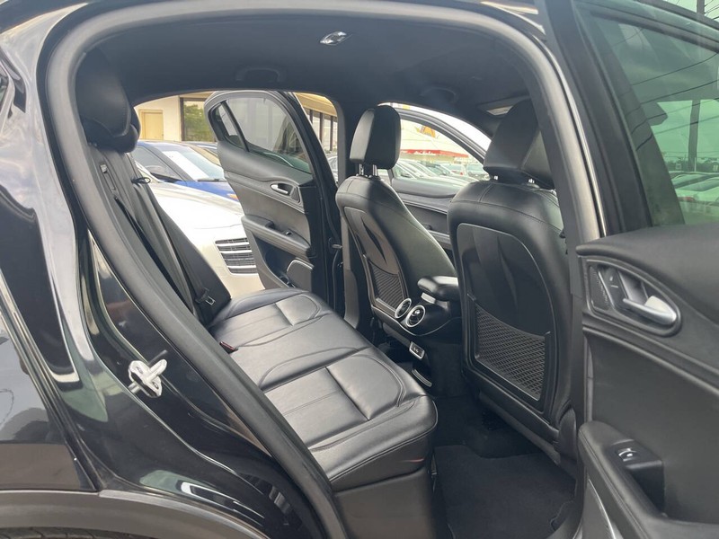 Alfa Romeo Stelvio Vehicle Image 20