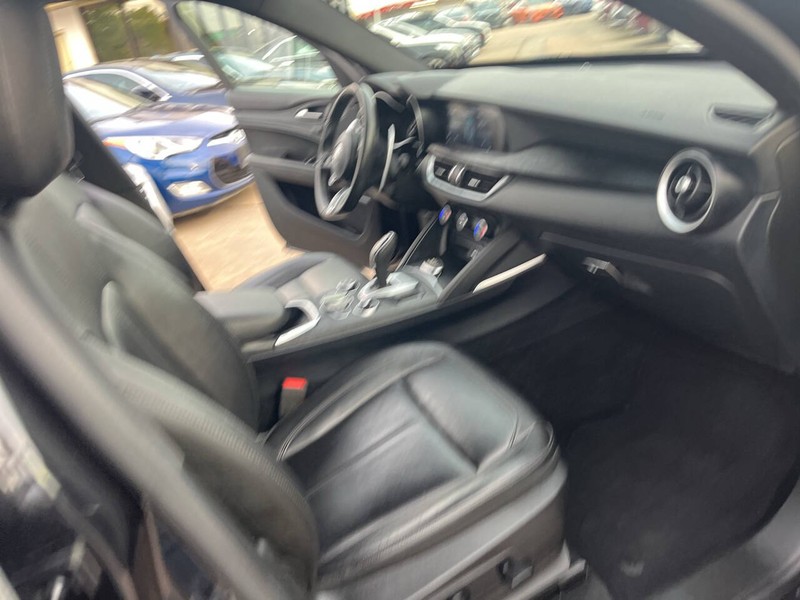 Alfa Romeo Stelvio Vehicle Image 22