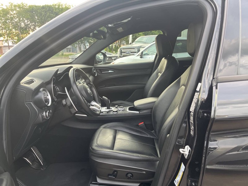Alfa Romeo Stelvio Vehicle Image 24