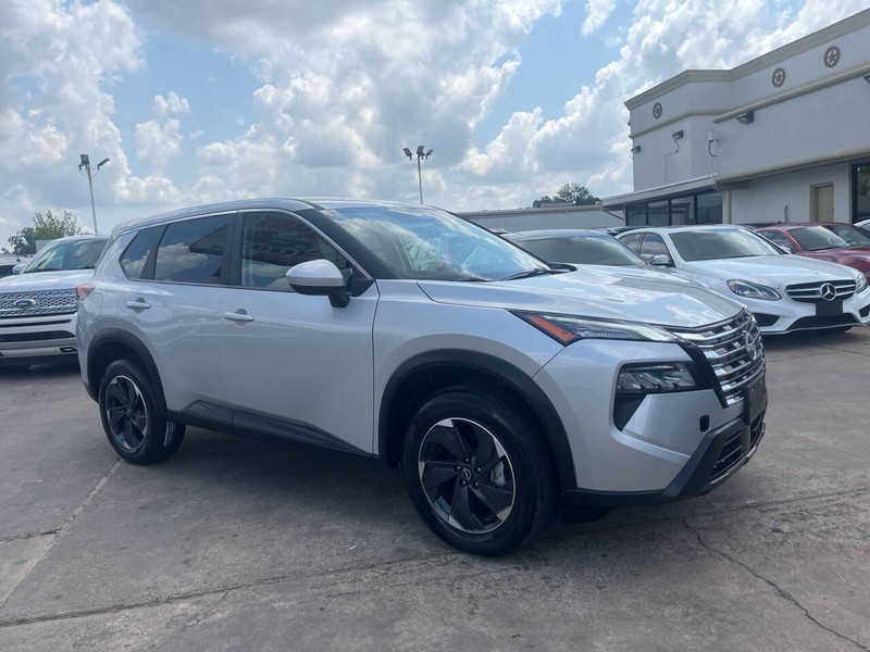 Nissan Rogue Vehicle Image 02