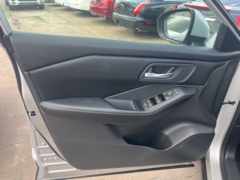 Nissan Rogue Vehicle Image 05