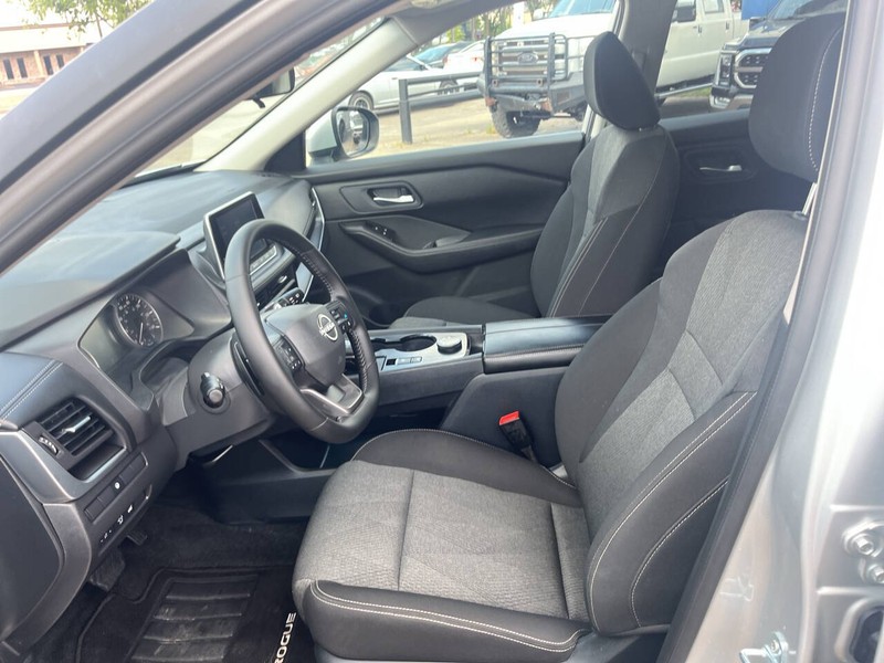 Nissan Rogue Vehicle Image 07