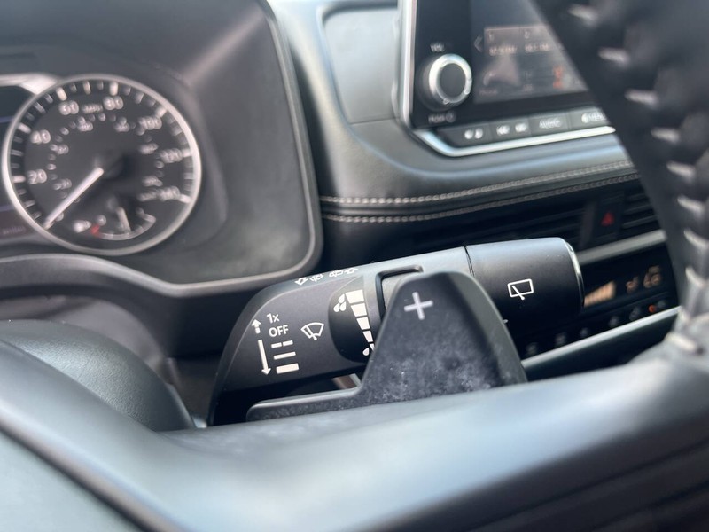 Nissan Rogue Vehicle Image 10