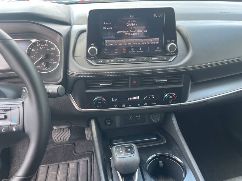 Nissan Rogue Vehicle Image 11