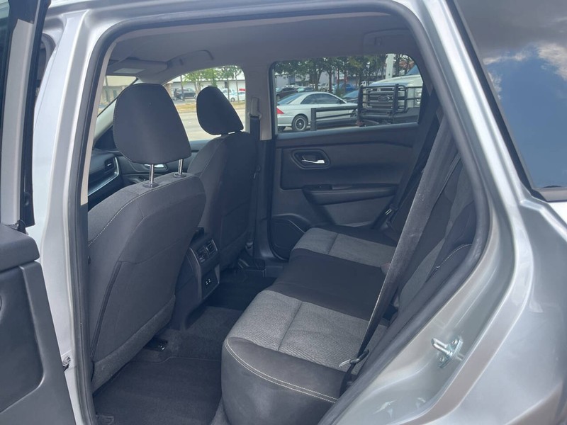 Nissan Rogue Vehicle Image 15