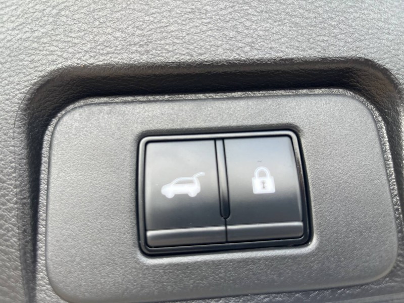 Nissan Rogue Vehicle Image 17