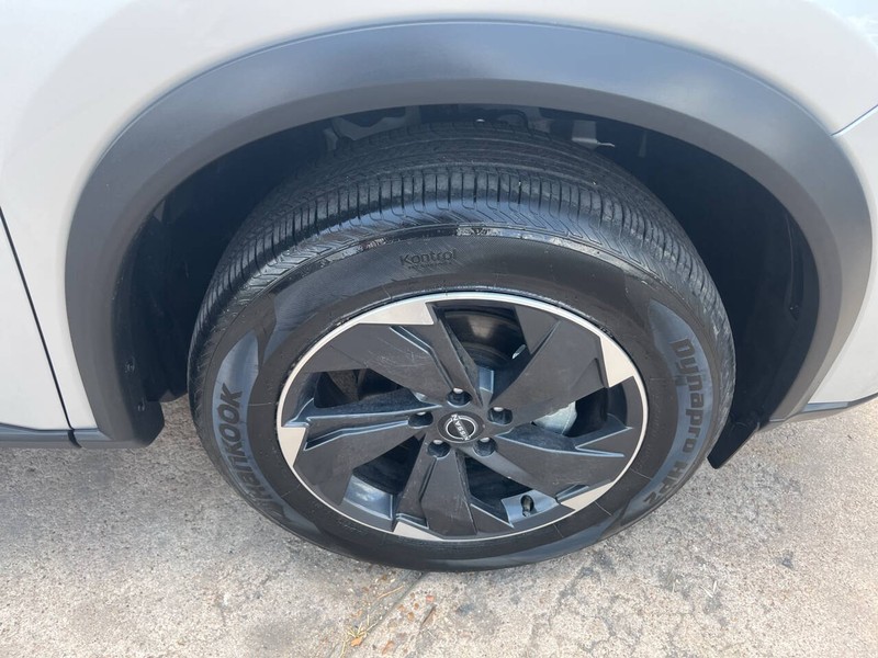 Nissan Rogue Vehicle Image 20