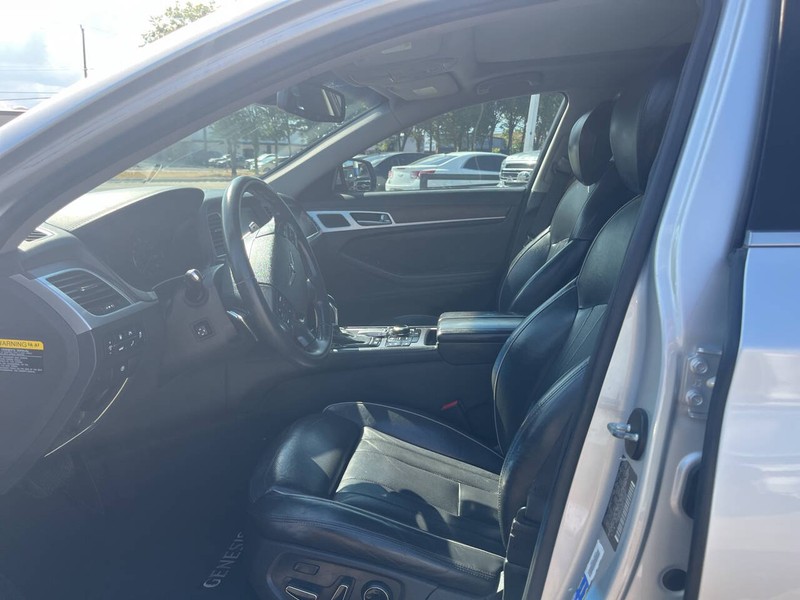 Genesis G80 Vehicle Image 08