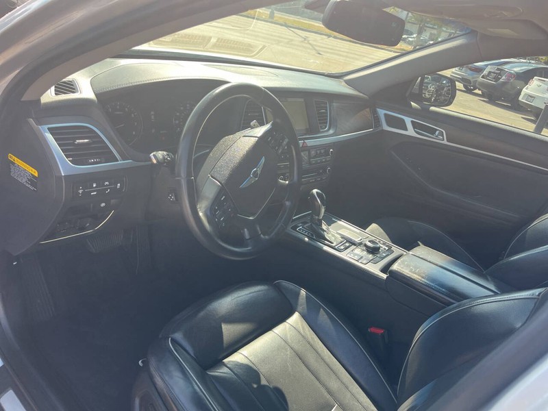 Genesis G80 Vehicle Image 09