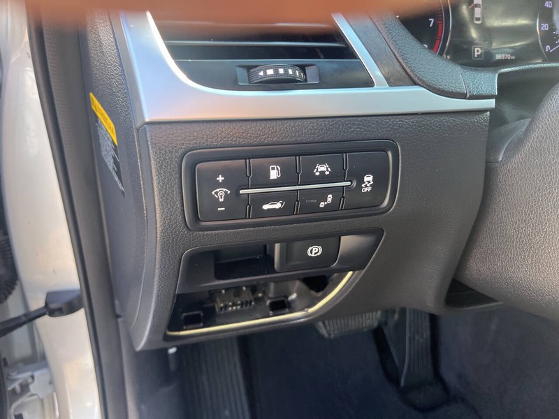 Genesis G80 Vehicle Image 11