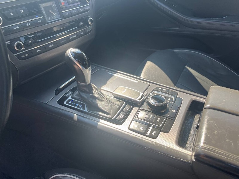 Genesis G80 Vehicle Image 17