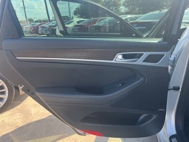 Genesis G80 Vehicle Image 20