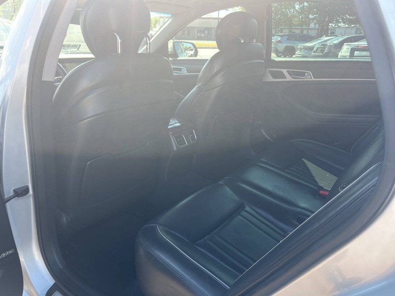 Genesis G80 Vehicle Image 22