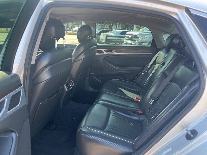 Genesis G80 Vehicle Image 24