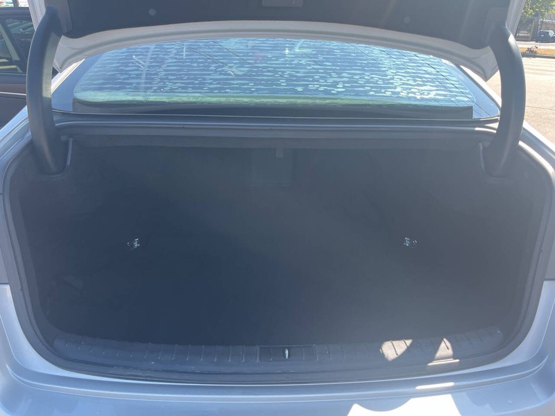 Genesis G80 Vehicle Image 25