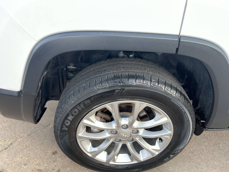 Jeep Cherokee Vehicle Image 17